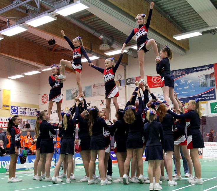 Cheerleader aus Buchholz, © Badmintonfotos von Frank Kossiski